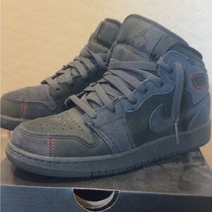 Nike Kids Black and Dark Gray Sneakers